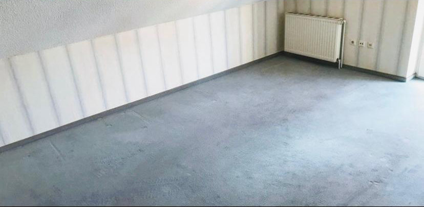 Leerer Hobbyraum nach der Räumung