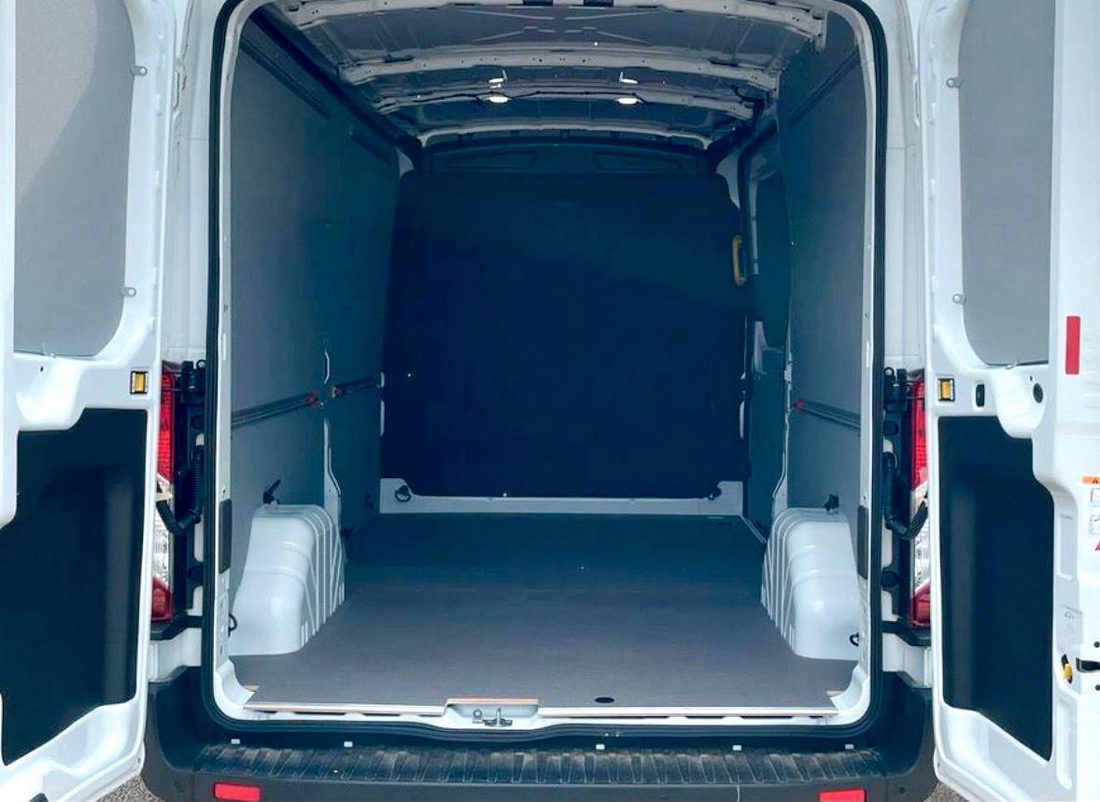 Laderaum des Transporters von hinten gesehen